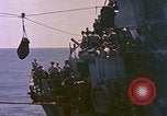 Image USS Drayton (DD-366) dans la peinture de camouflage de la Côte d'Iwo Jima Océan Pacifique, 1944, de la seconde 21 séquences d'archives historiques vidéo 65675059676
