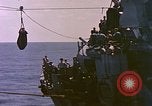Image USS Drayton (DD-366) dans la peinture de camouflage de la Côte d'Iwo Jima Océan Pacifique, 1944, de la seconde 22 séquences d'archives historiques vidéo 65675059676