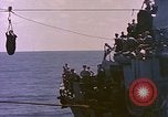 Image USS Drayton (DD-366) dans la peinture de camouflage de la Côte d'Iwo Jima Océan Pacifique, 1944, de la seconde 23 séquences d'archives historiques vidéo 65675059676