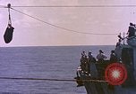 Image USS Drayton (DD-366) dans la peinture de camouflage de la Côte d'Iwo Jima Océan Pacifique, 1944, de la seconde 25 séquences d'archives historiques vidéo 65675059676