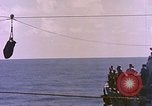 Image USS Drayton (DD-366) dans la peinture de camouflage de la Côte d'Iwo Jima Océan Pacifique, 1944, de la seconde 26 séquences d'archives historiques vidéo 65675059676