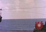 Image USS Drayton (DD-366) dans la peinture de camouflage de la Côte d'Iwo Jima Océan Pacifique, 1944, de la seconde 27 séquences d'archives historiques vidéo 65675059676
