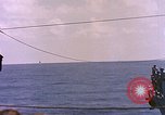 Image USS Drayton (DD-366) dans la peinture de camouflage de la Côte d'Iwo Jima Océan Pacifique, 1944, de la seconde 29 séquences d'archives historiques vidéo 65675059676