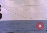 Image USS Drayton (DD-366) dans la peinture de camouflage de la Côte d'Iwo Jima Océan Pacifique, 1944, de la seconde 30 séquences d'archives historiques vidéo 65675059676