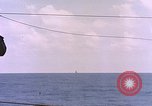 Image USS Drayton (DD-366) dans la peinture de camouflage de la Côte d'Iwo Jima Océan Pacifique, 1944, de la seconde 36 séquences d'archives historiques vidéo 65675059676