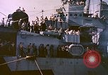 Image USS Drayton (DD-366) dans la peinture de camouflage de la Côte d'Iwo Jima Océan Pacifique, 1944, de la seconde 42 séquences d'archives historiques vidéo 65675059676