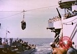 Image USS Drayton (DD-366) dans la peinture de camouflage de la Côte d'Iwo Jima Océan Pacifique, 1944, de la seconde 51 séquences d'archives historiques vidéo 65675059676