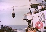 Image USS Drayton (DD-366) dans la peinture de camouflage de la Côte d'Iwo Jima Océan Pacifique, 1944, de la seconde 52 séquences d'archives historiques vidéo 65675059676