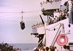 Image USS Drayton (DD-366) dans la peinture de camouflage de la Côte d'Iwo Jima Océan Pacifique, 1944, de la seconde 53 séquences d'archives historiques vidéo 65675059676