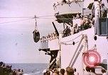Image USS Drayton (DD-366) dans la peinture de camouflage de la Côte d'Iwo Jima Océan Pacifique, 1944, de la seconde 54 séquences d'archives historiques vidéo 65675059676