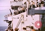 Image USS Drayton (DD-366) dans la peinture de camouflage de la Côte d'Iwo Jima Océan Pacifique, 1944, de la seconde 58 séquences d'archives historiques vidéo 65675059676