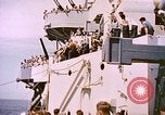 Image USS Drayton (DD-366) dans la peinture de camouflage de la Côte d'Iwo Jima Océan Pacifique, 1944, de la seconde 61 séquences d'archives historiques vidéo 65675059676
