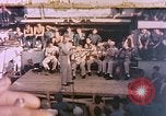 Image Le Capitaine de corvette Eddie Peabody et la troupe de divertir les marins Ulithi Îles Caroline, 1944, de la seconde 1 séquences d'archives historiques vidéo 65675059677