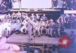 Image Le Capitaine de corvette Eddie Peabody et la troupe de divertir les marins Ulithi Îles Caroline, 1944, de la seconde 3 séquences d'archives historiques vidéo 65675059677