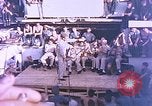 Image Le Capitaine de corvette Eddie Peabody et la troupe de divertir les marins Ulithi Îles Caroline, 1944, de la seconde 4 séquences d'archives historiques vidéo 65675059677