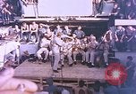 Image Le Capitaine de corvette Eddie Peabody et la troupe de divertir les marins Ulithi Îles Caroline, 1944, de la seconde 6 séquences d'archives historiques vidéo 65675059677