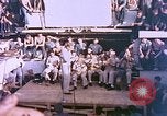 Image Le Capitaine de corvette Eddie Peabody et la troupe de divertir les marins Ulithi Îles Caroline, 1944, de la seconde 11 séquences d'archives historiques vidéo 65675059677