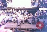 Image Le Capitaine de corvette Eddie Peabody et la troupe de divertir les marins Ulithi Îles Caroline, 1944, de la seconde 14 séquences d'archives historiques vidéo 65675059677