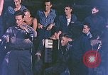 Image Le Capitaine de corvette Eddie Peabody et la troupe de divertir les marins Ulithi Îles Caroline, 1944, de la seconde 18 séquences d'archives historiques vidéo 65675059677