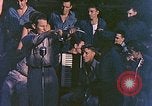 Image Le Capitaine de corvette Eddie Peabody et la troupe de divertir les marins Ulithi Îles Caroline, 1944, de la seconde 20 séquences d'archives historiques vidéo 65675059677
