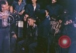 Image Le Capitaine de corvette Eddie Peabody et la troupe de divertir les marins Ulithi Îles Caroline, 1944, de la seconde 26 séquences d'archives historiques vidéo 65675059677