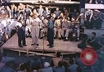 Image Le Capitaine de corvette Eddie Peabody et la troupe de divertir les marins Ulithi Îles Caroline, 1944, de la seconde 35 séquences d'archives historiques vidéo 65675059677