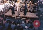 Image Le Capitaine de corvette Eddie Peabody et la troupe de divertir les marins Ulithi Îles Caroline, 1944, de la seconde 36 séquences d'archives historiques vidéo 65675059677