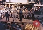 Image Le Capitaine de corvette Eddie Peabody et la troupe de divertir les marins Ulithi Îles Caroline, 1944, de la seconde 52 séquences d'archives historiques vidéo 65675059677