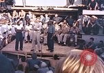 Image Le Capitaine de corvette Eddie Peabody et la troupe de divertir les marins Ulithi Îles Caroline, 1944, de la seconde 54 séquences d'archives historiques vidéo 65675059677