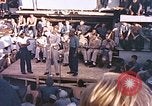 Image Le Capitaine de corvette Eddie Peabody et la troupe de divertir les marins Ulithi Îles Caroline, 1944, de la seconde 55 séquences d'archives historiques vidéo 65675059677