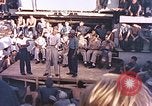 Image Le Capitaine de corvette Eddie Peabody et la troupe de divertir les marins Ulithi Îles Caroline, 1944, de la seconde 56 séquences d'archives historiques vidéo 65675059677