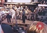 Image Le Capitaine de corvette Eddie Peabody et la troupe de divertir les marins Ulithi Îles Caroline, 1944, de la seconde 57 séquences d'archives historiques vidéo 65675059677