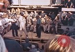 Image Le Capitaine de corvette Eddie Peabody et la troupe de divertir les marins Ulithi Îles Caroline, 1944, de la seconde 58 séquences d'archives historiques vidéo 65675059677