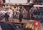 Image Le Capitaine de corvette Eddie Peabody et la troupe de divertir les marins Ulithi Îles Caroline, 1944, de la seconde 60 séquences d'archives historiques vidéo 65675059677