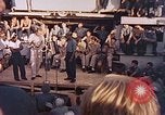 Image Le Capitaine de corvette Eddie Peabody et la troupe de divertir les marins Ulithi Îles Caroline, 1944, de la seconde 61 séquences d'archives historiques vidéo 65675059677