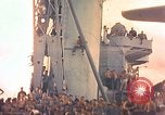 Image marins jouant des instruments Océan Pacifique, 1944, de la seconde 40 séquences d'archives historiques vidéo 65675059679