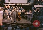 Image marins jouant des instruments Océan Pacifique, 1944, de la seconde 42 séquences d'archives historiques vidéo 65675059679