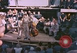 Image marins jouant des instruments Océan Pacifique, 1944, de la seconde 43 séquences d'archives historiques vidéo 65675059679