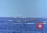 Standbild Landing Vehicle Tracked Pazifik, 1945, aus Sekunde 59 historischem Filmmaterial Videoclip 65675059724