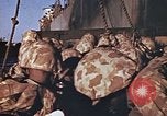 Image Negro troupes d'assaut Océan Pacifique, 1945, de la seconde 35 séquences d'archives historiques vidéo 65675059755