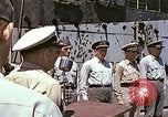 Standbild Crew der USS Wels erhalten U-Boot-Krieg Insignia Pearl Harbor Hawaii USA, 1945, aus Sekunde 20 historischem Filmmaterial Videoclip 65675059778