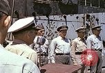 Standbild Crew der USS Wels erhalten U-Boot-Krieg Insignia Pearl Harbor Hawaii USA, 1945, aus Sekunde 21 historischem Filmmaterial Videoclip 65675059778