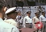 Standbild Crew der USS Wels erhalten U-Boot-Krieg Insignia Pearl Harbor Hawaii USA, 1945, aus Sekunde 22 historischem Filmmaterial Videoclip 65675059778
