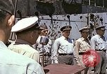 Standbild Crew der USS Wels erhalten U-Boot-Krieg Insignia Pearl Harbor Hawaii USA, 1945, aus Sekunde 23 historischem Filmmaterial Videoclip 65675059778