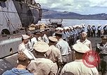 Standbild Crew der USS Wels erhalten U-Boot-Krieg Insignia Pearl Harbor Hawaii USA, 1945, aus Sekunde 24 historischem Filmmaterial Videoclip 65675059778