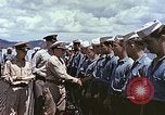 Standbild Crew der USS Wels erhalten U-Boot-Krieg Insignia Pearl Harbor Hawaii USA, 1945, aus Sekunde 49 historischem Filmmaterial Videoclip 65675059778