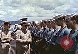 Standbild Crew der USS Wels erhalten U-Boot-Krieg Insignia Pearl Harbor Hawaii USA, 1945, aus Sekunde 54 historischem Filmmaterial Videoclip 65675059778