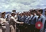 Standbild Crew der USS Wels erhalten U-Boot-Krieg Insignia Pearl Harbor Hawaii USA, 1945, aus Sekunde 57 historischem Filmmaterial Videoclip 65675059778
