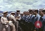 Standbild Crew der USS Wels erhalten U-Boot-Krieg Insignia Pearl Harbor Hawaii USA, 1945, aus Sekunde 61 historischem Filmmaterial Videoclip 65675059778