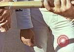 Standbild Tennis champion Bobbie Riggs demonstriert Schläger Grip Waikiki Hawaii USA, 1945, aus Sekunde 8 historischem Filmmaterial Videoclip 65675059779